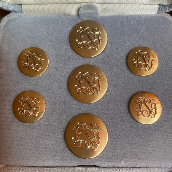 Beautiful Boxed Set 7 Brooks Brothers Gold Tone Monogrammed Buttons - Picture 6 of 6